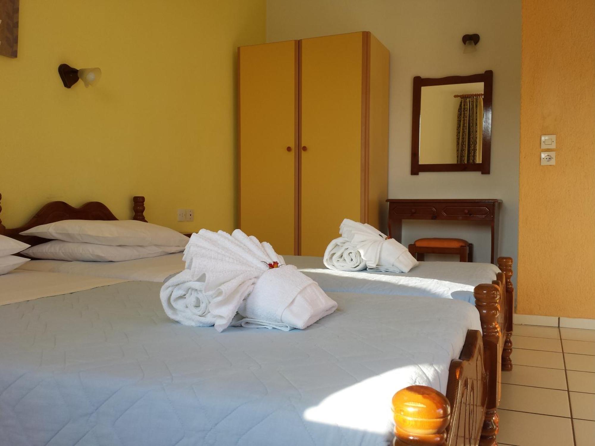 Zorbas Family House Hotel Трулос Стая снимка